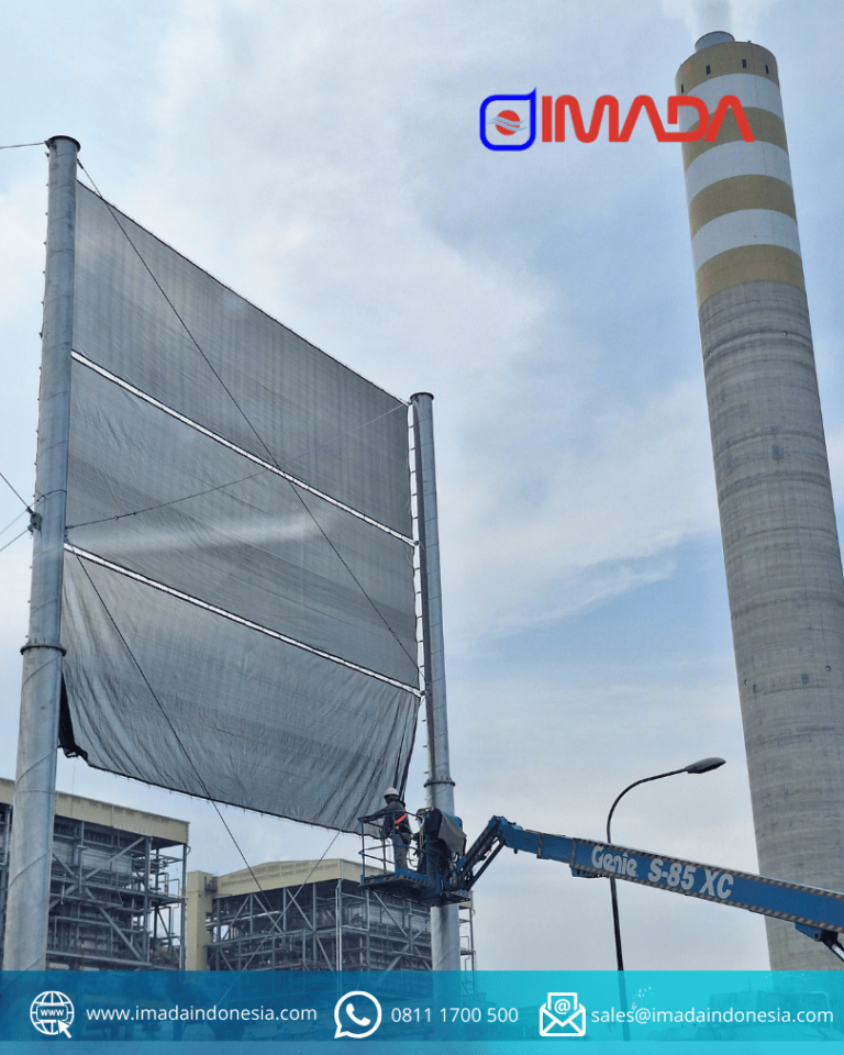 Pemasangan layer pertama Dust Net monofilament HDPE pada sistem wind fence PLTU Batang